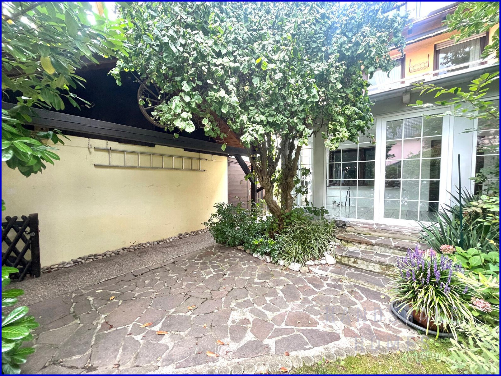 Großzügige Doppelhaushälfte mit 6 Zimmern, Wintergarten, Dachstudio, PV, Garage & Carport Vorschau 3