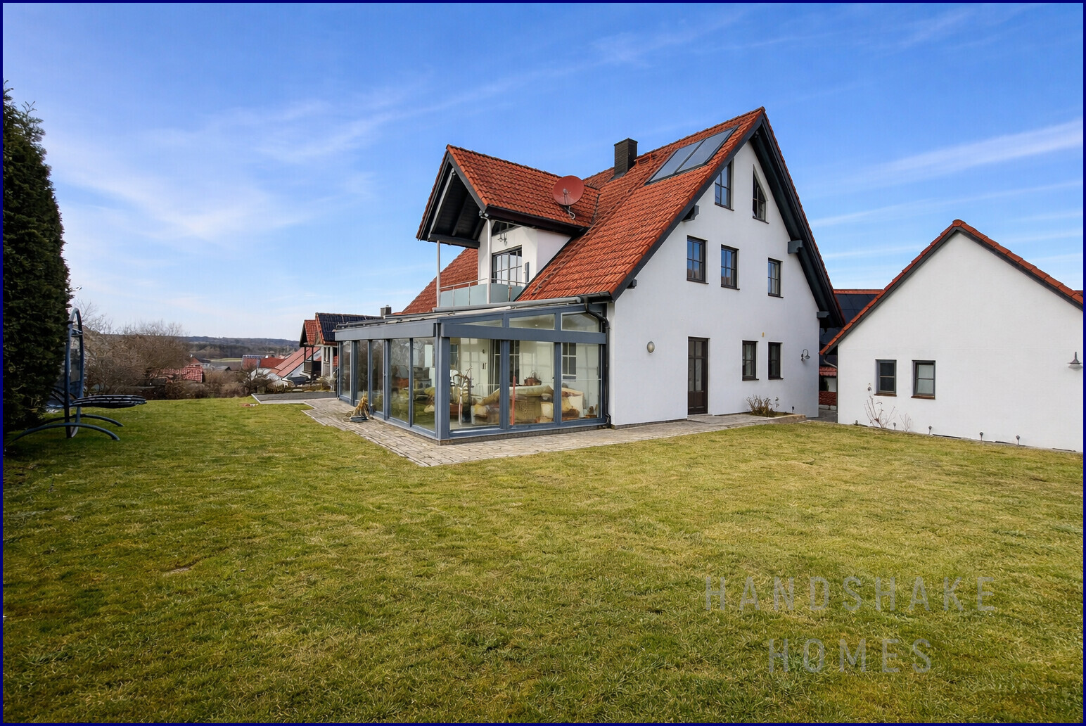 „Raum. Licht. Freiheit. – Stilvolle Villa mit beeindruckendem Südgarten“ Vorschau 2
