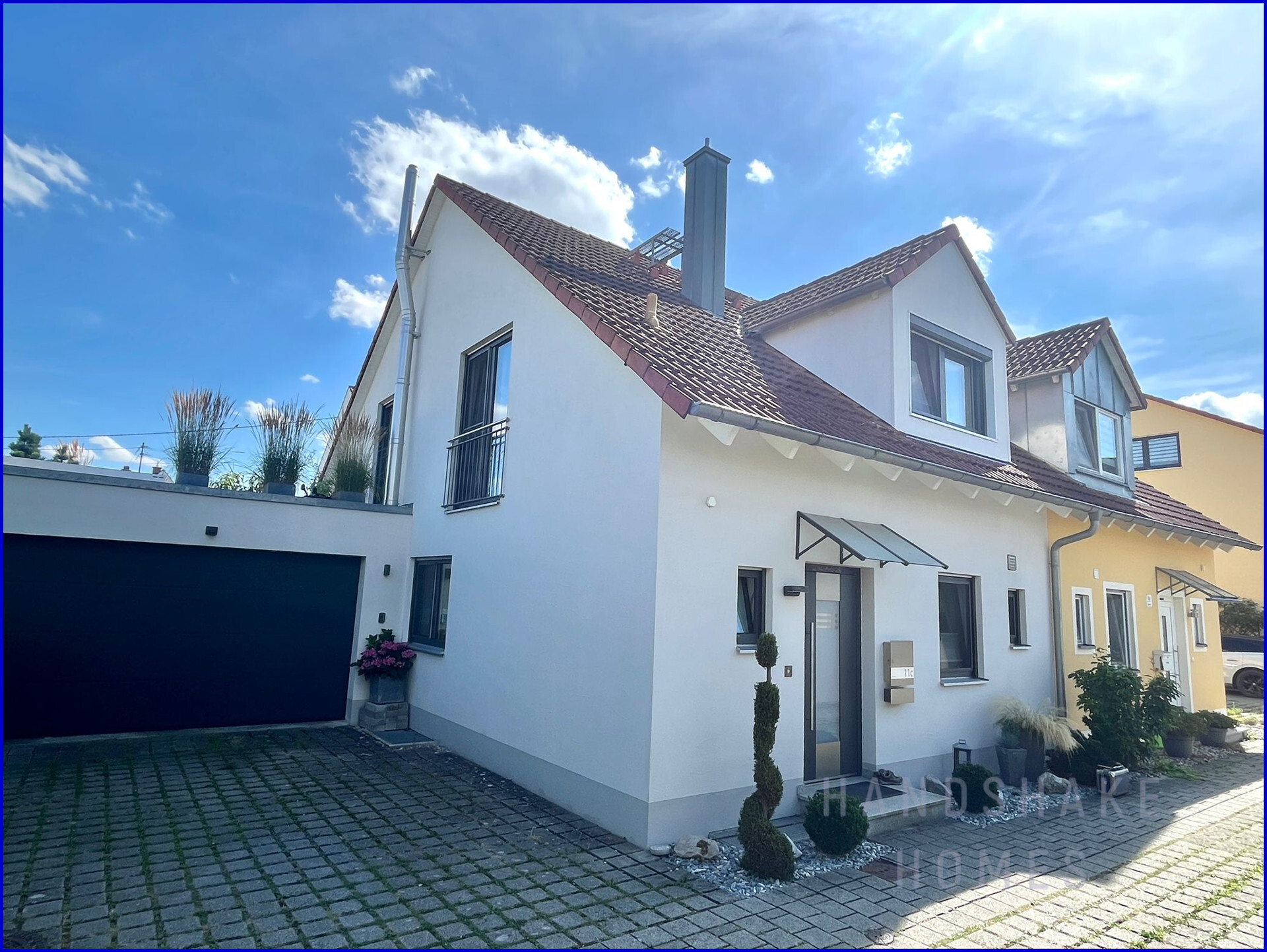 Exklusiv wohnen in Bestlage – hochwertige DHH mit PV, Garage & Top-Ausstattung Vorschau 2